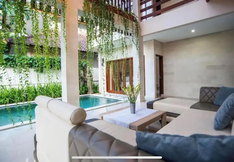 Huge Two Storey 4 Bed 4 Bath Villa With Pool Right in the Heart of Seminyak 2 — отель в Кута, Индонезия