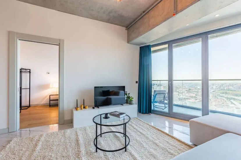 Cozy Flat With City View and Balcony in Sisli — комфортный отель в Стамбуле