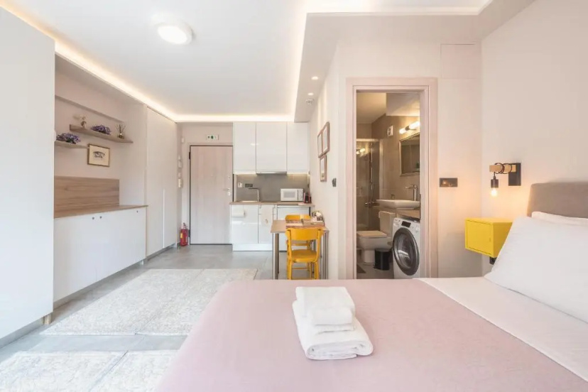 ✰Bright, renovated, spacious and cosy studio✰ — отель в Афины, Греция
