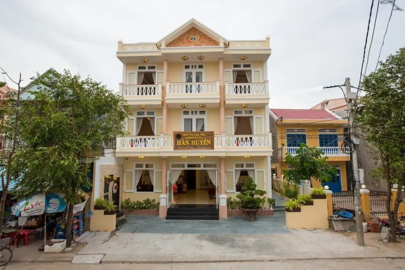 Han Huyen Homestay — отель с удобным расположением в Дананге