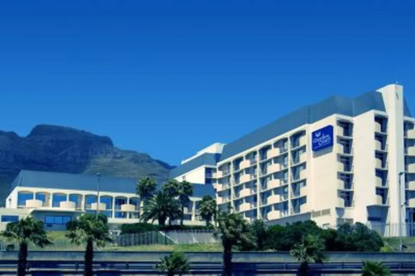 Garden Court Nelson Mandela Boulevard 3 — отель в Кейптауне, Южноафриканская Республика