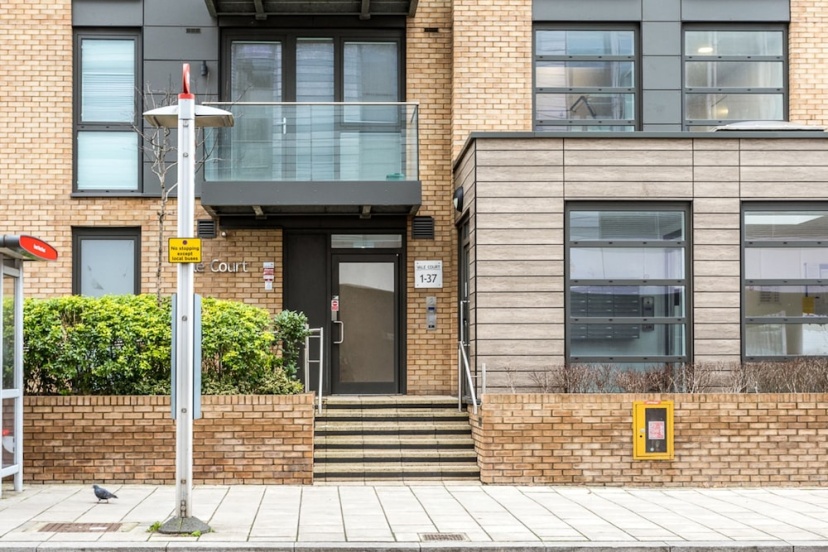 Stunning Brentford Penthouse — забронировать отель в Лондоне