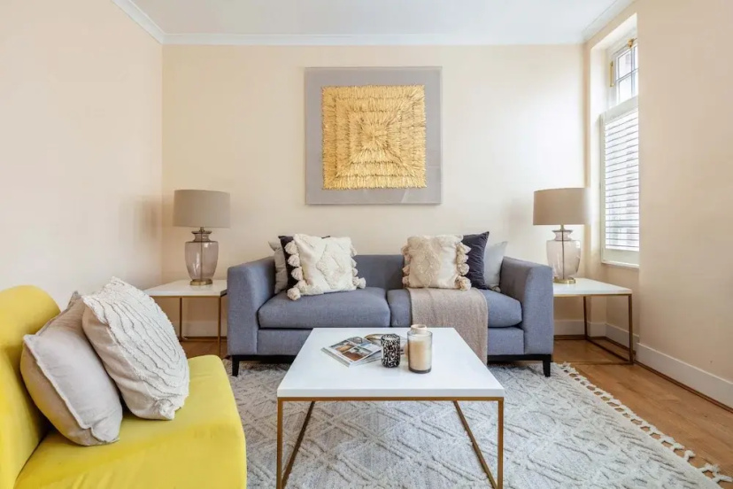 Stylish 3BR 2BA in Mayfair by Hyde Park — комфортный отель в Лондоне