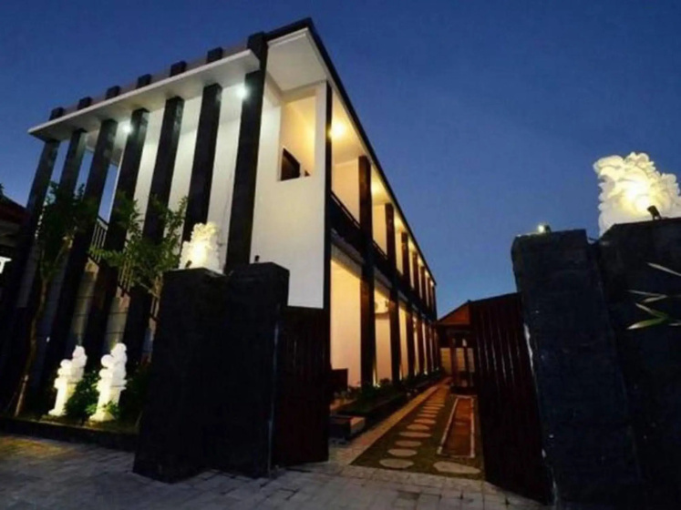Griya Mesesari Premium Guest House — отель с удобствами в Кута