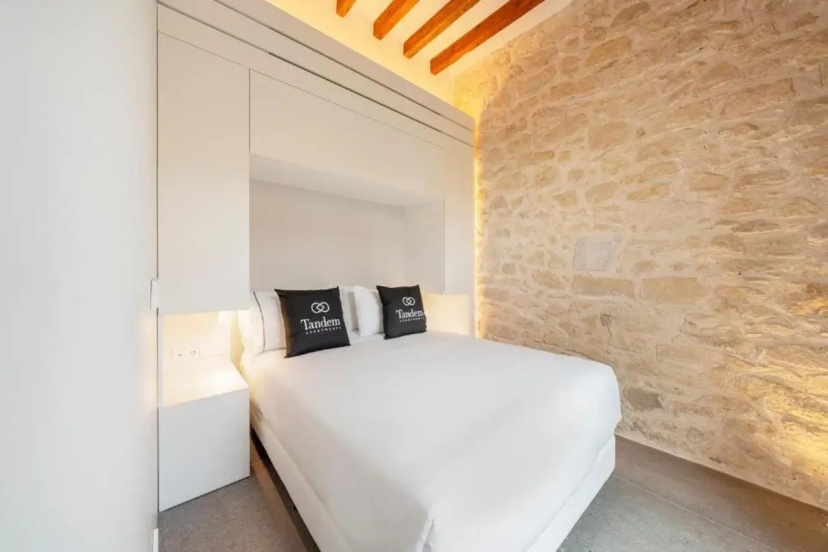 Tandem Portico Alicante Suites — отель с удобным расположением в Аликанте