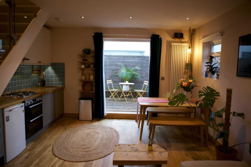 Цены на Inviting & Secluded 1BD House w/ Patio - Peckham! в Лондоне