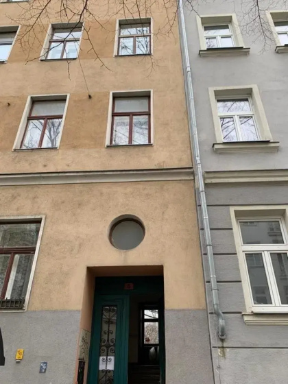Charming Attic Apartment near Messe Wien and Center — забронировать отель в вене