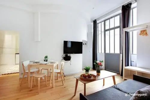 Cmg Place De La République / Magenta — комфортный отель в Париже