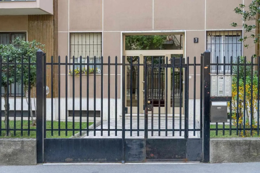 Parking and Comfort - Spacious Apt up to 8 Pax - Milano City Apartments — отель с удобствами в Милане