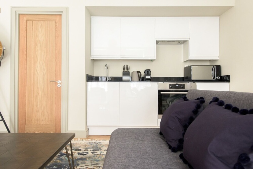 The Mayfair Retreat - Modern & Central 1Bdr In 3 Apartments — отель с удобным расположением в Лондоне