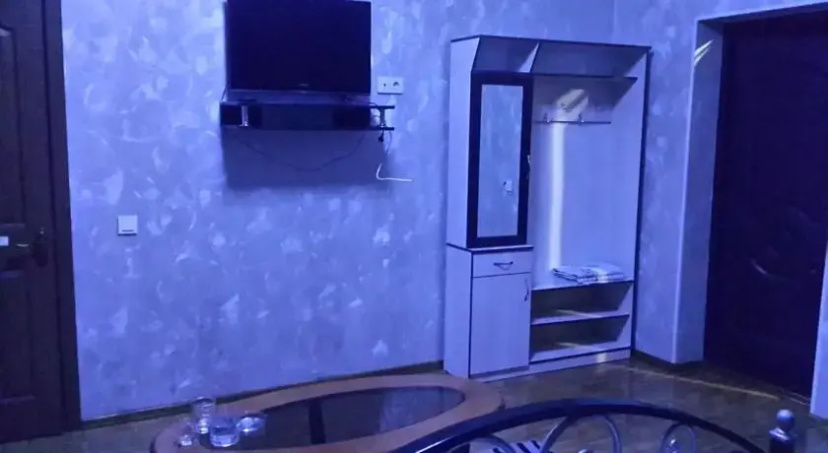 Guest House Kirpichnaya 6 — забронировать отель в Бишкек