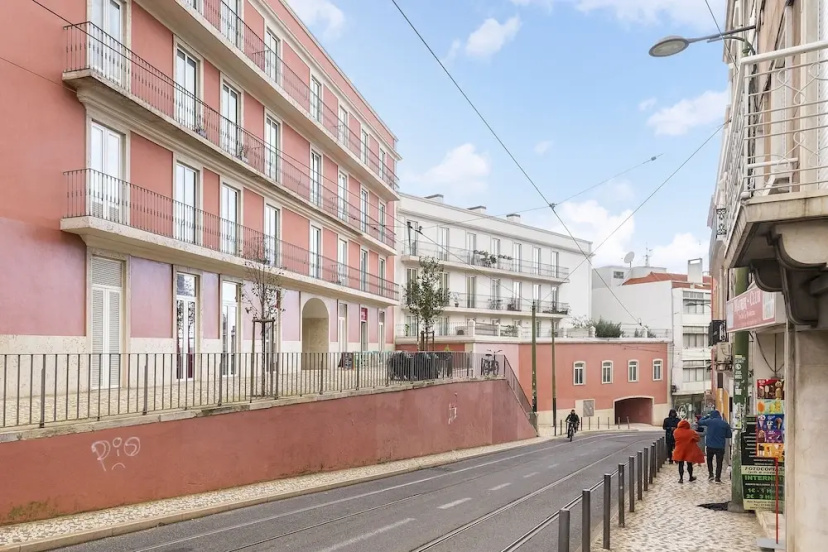 City View Penthouse Luxurious Living In Lisbon With Ac & Elevator — отель с удобствами в Лиссабоне