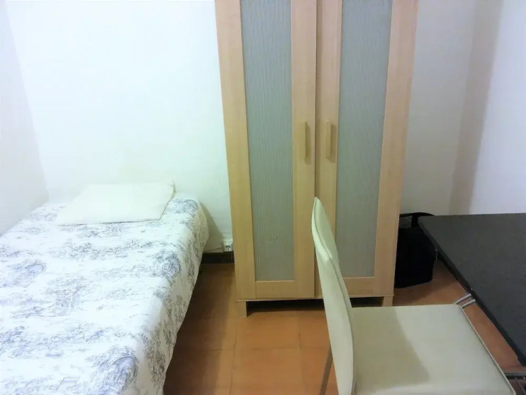 Room in Guest Room - Private Room With 200m2 Sunny Terrace 6 2 — отель в Барселоне, Испания