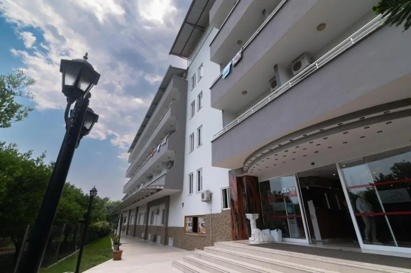 Grand Hotel Derin - All Inclusive — отель с удобствами в Белдиби