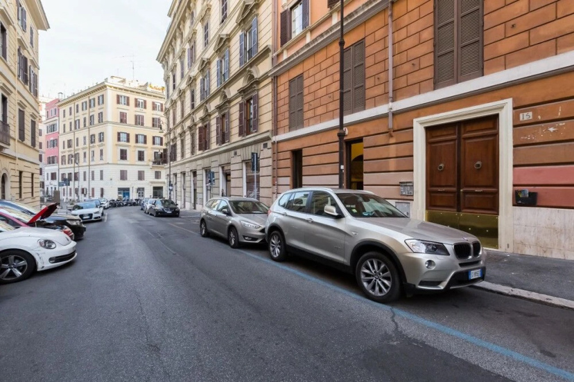 Цены на Lovely and Modern Flat 5 Minutes From Colosseo! в Риме