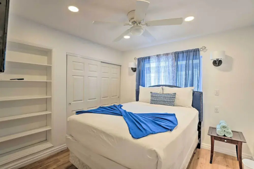 Home w/ Private Pool - Near Las Vegas Strip! — комфортный отель в Лас Вегасе