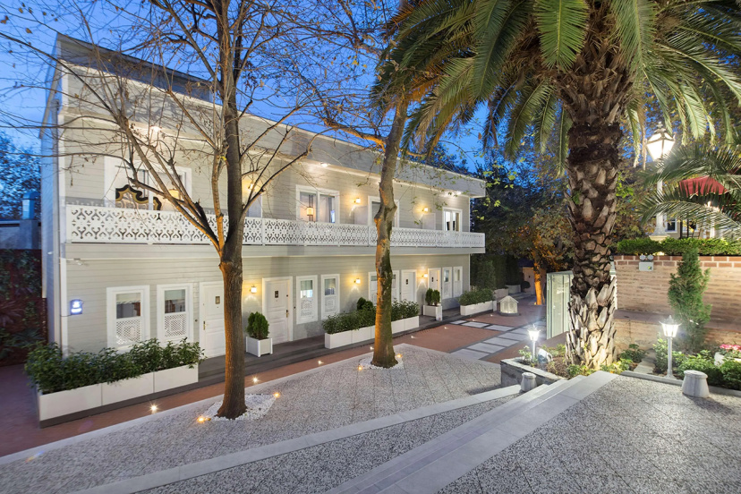 Сравните цены на Hagia Sofia Mansions Istanbul, Curio Collection by Hilton в Стамбуле
