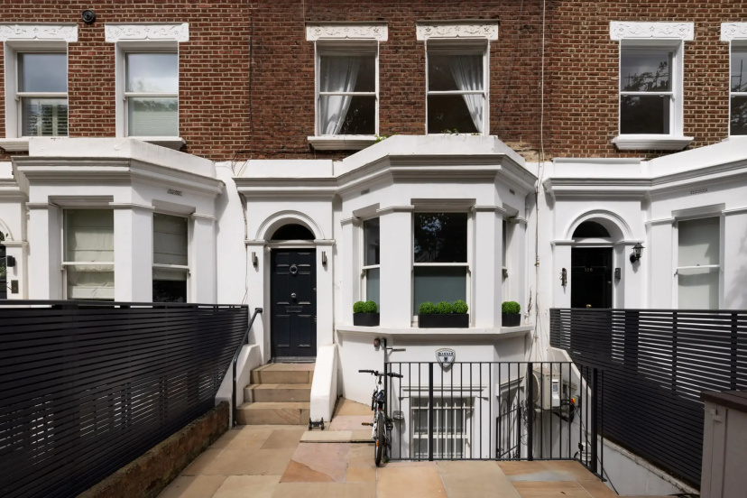 Цены на Bright South Kensington Garden Maisonette with AC and Gym Room в Лондоне
