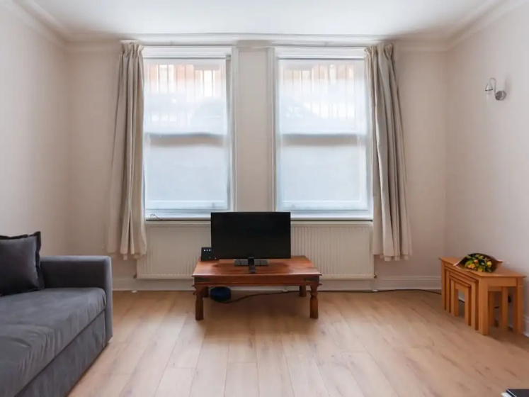 Queens Deluxe Apartments — забронировать отель в Лондоне