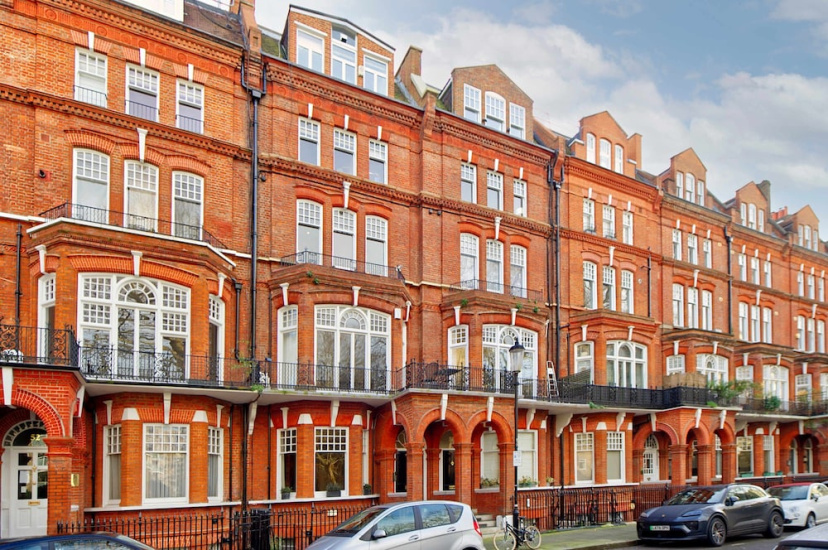 Цены на Contemporary 1 bed Apartment Chelsea в Лондоне