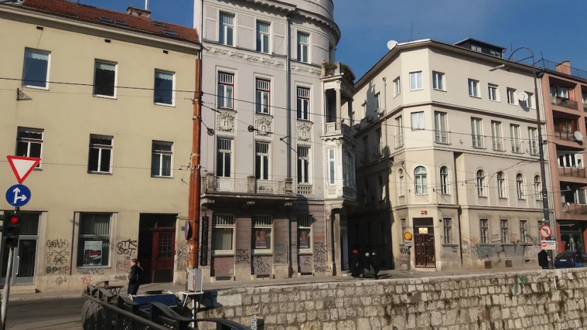 Cosy Apartment in the Center of the City, Close to the Old Town — отель с удобствами в Сараево