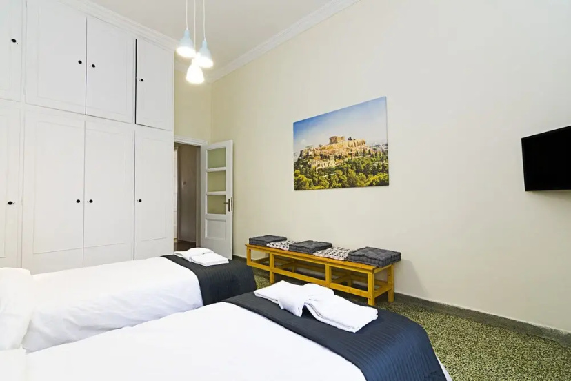 Hippy Decorated 2 Bedrooms Apartment — отель в Афины, Греция
