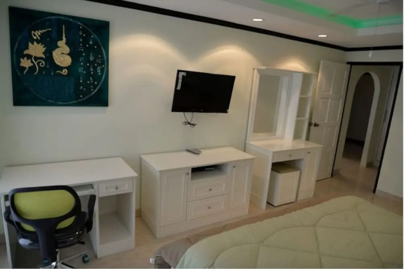 Цены на Jomtien Beach Fully Equipped Condominium 3rd Floor Apartment в Паттайе
