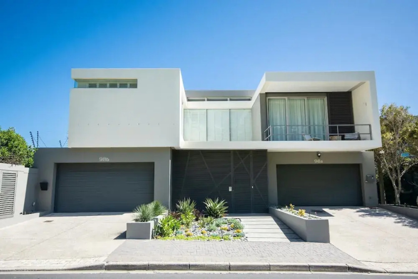 Ethereal 4bed Camps Bay Villa Atlantic Reflection — отель с удобным расположением в Кейптауне
