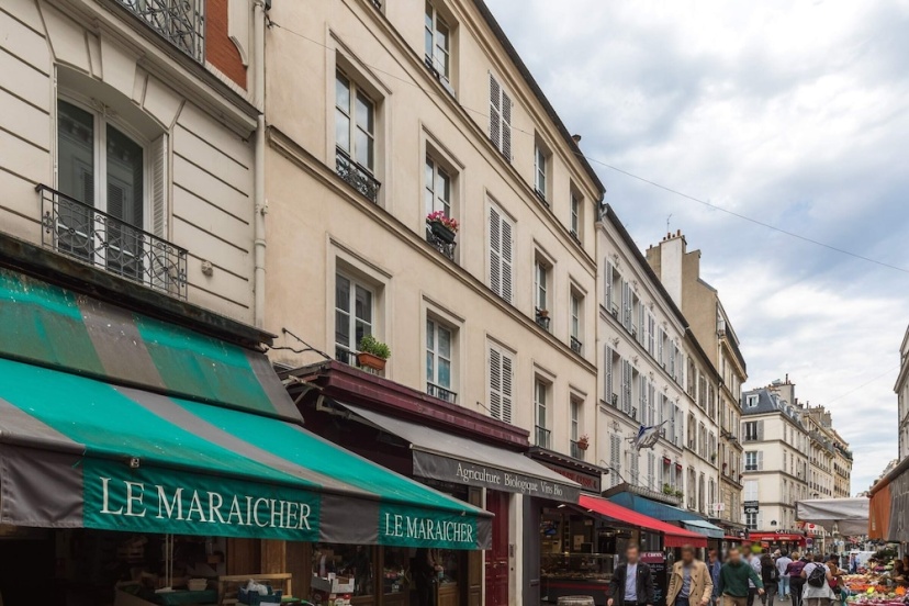 Beautiful new Apartment in a Pedestrian Street, Near Champs Elysees — комфортный отель в Париже