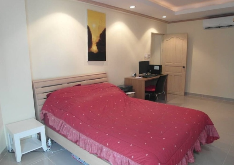 Jomtien Beach Condominium A2 F12 R13 — комфортный отель в Паттайе