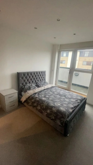 Impeccable 2 Bed 2 Bath Penthouse — отель с удобствами в Лондоне