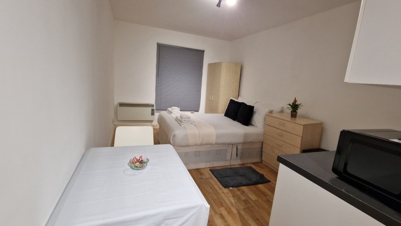 Compact Living Cosy Studio Flat in London — забронировать отель в Лондоне