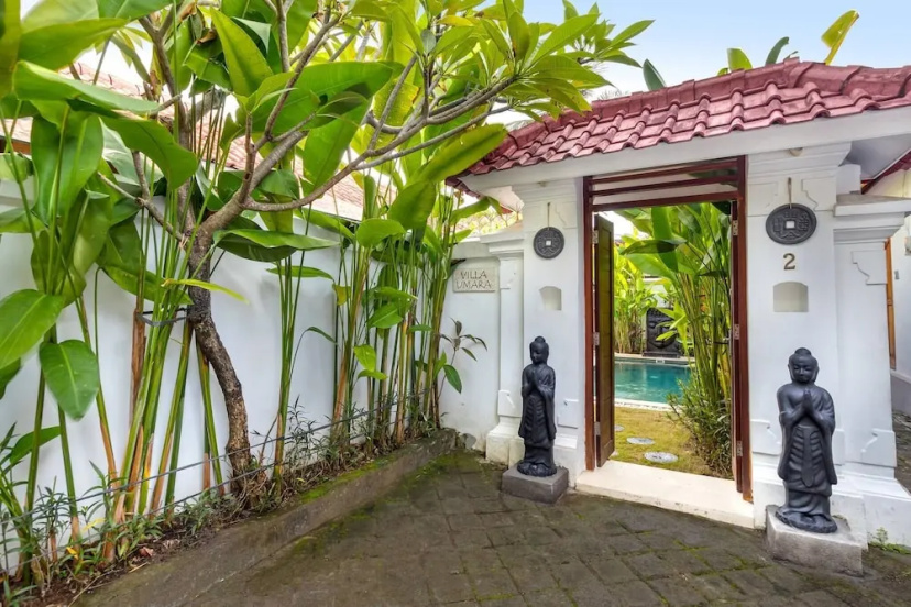 Villa Umara Seminyak Sun, Sand & Style: 5-min Walk to Beach! — отель с удобствами в Кута