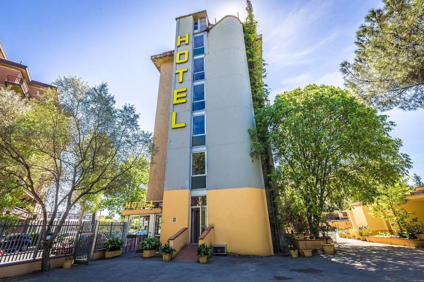Hotel Real 3 — отель в Флоренции, Италия