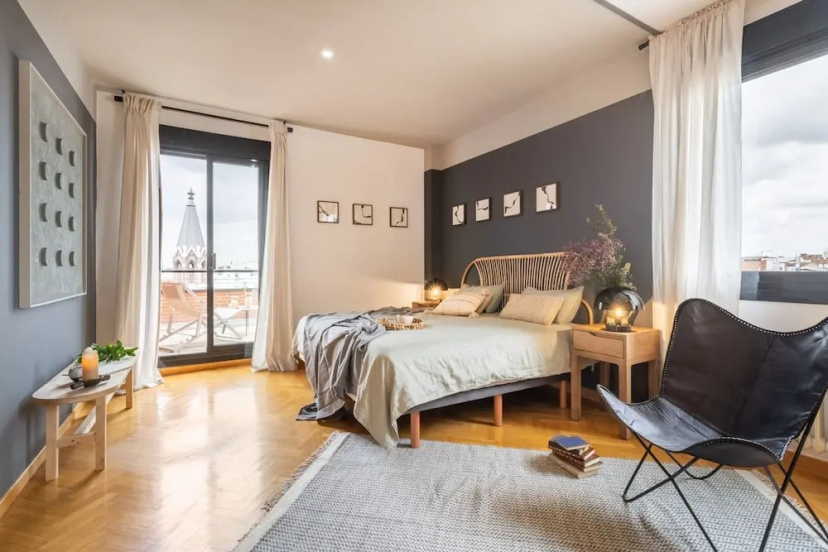 Llivia - 3 Bedrooms and Terrace in Almagro 2 — отель в Мадриде, Испания