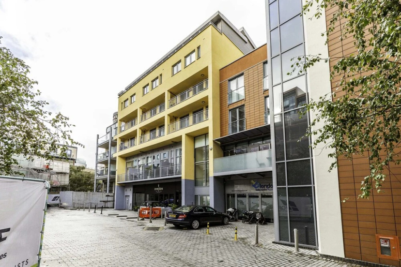 Цены на Beautiful One Bed Abode In East Putney в Лондоне