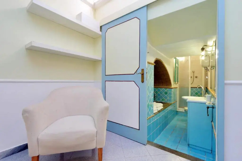 Characteristic apartment just beside the Vatican — отель с удобным расположением в Риме