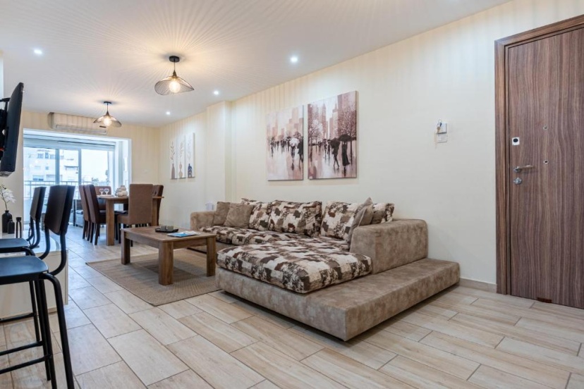 Celeste 3-Bedroom Apartment in Larnaca — забронировать отель в Ларнака