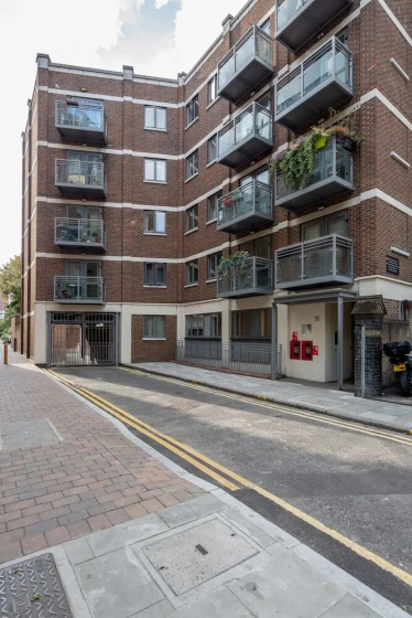 Hoxton 2 Bed Apartment by BaseToGo — отель с удобным расположением в Лондоне