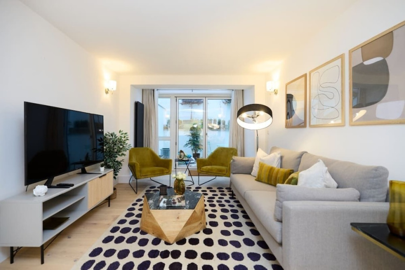 The Melbray Gem - 2bdr Apartment With Courtyard — забронировать отель в Лондоне