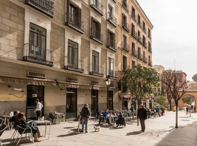 Spain Select San Joaquin Apartments — отель с удобствами в Мадриде