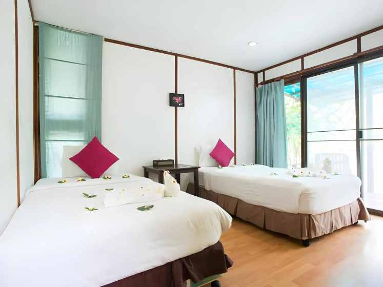 B52 Beach Resort — отель в Ко Пханган для семейного отдыха