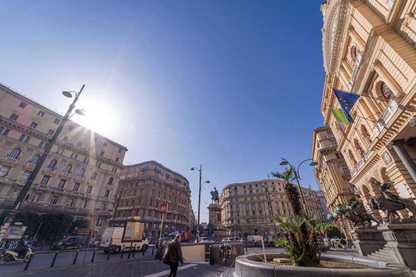 Royal House Napoli Centro "by ClaPa Group Dislocated Hospitality — отель в Неаполе, Италия