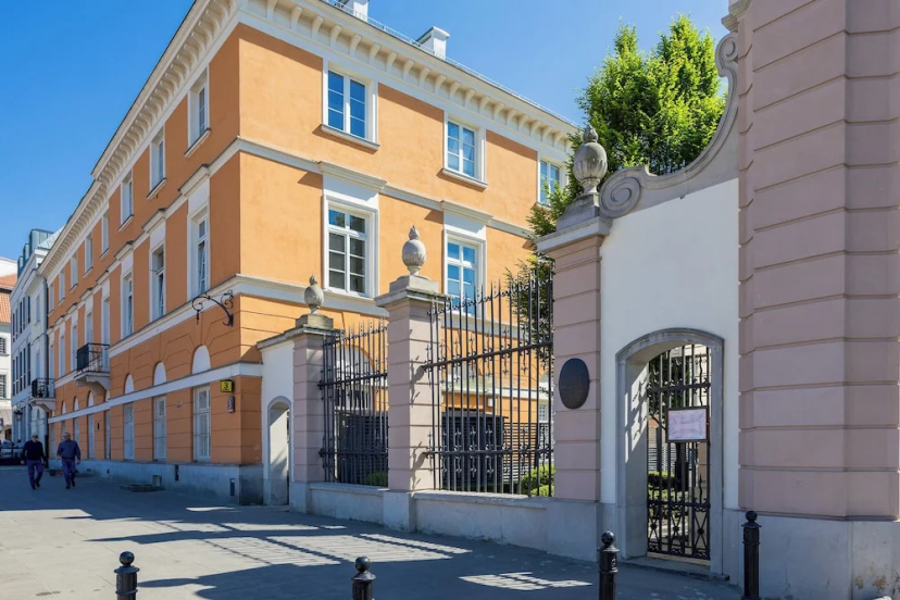 Apartment in the Old City by Renters — комфортный отель в Варшаве