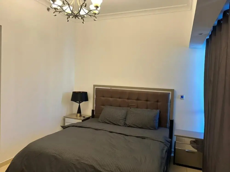Цены на Room in Guest Room - Huge Master Room With Private Balcony в Дубае