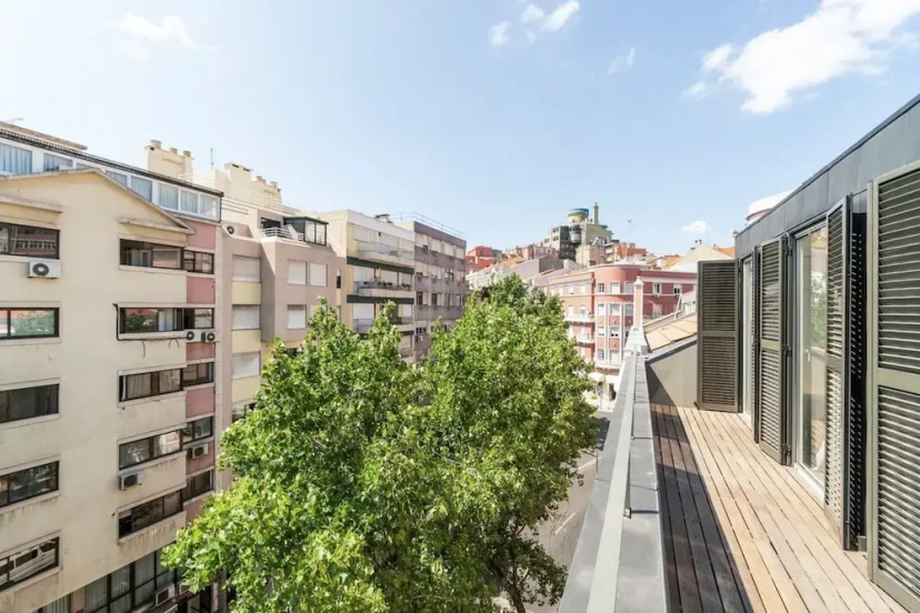Цены на Modern 1BD w AC & Balcony в Лиссабоне