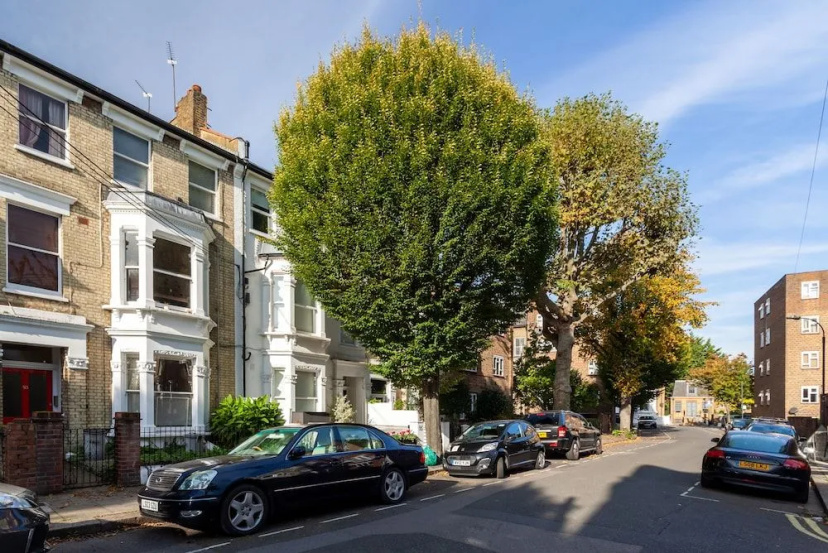 Holiday Lets London 1 — отель с удобным расположением в Лондоне