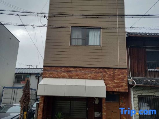 Lucky House Guest House — забронировать отель в Осаке