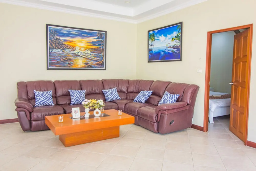 2 Bed Majestic Villa Near Beach 3 — отель в Паттайе, Таиланд