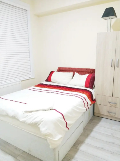 Nice n Cozy Apartment London — забронировать отель в Лондоне
